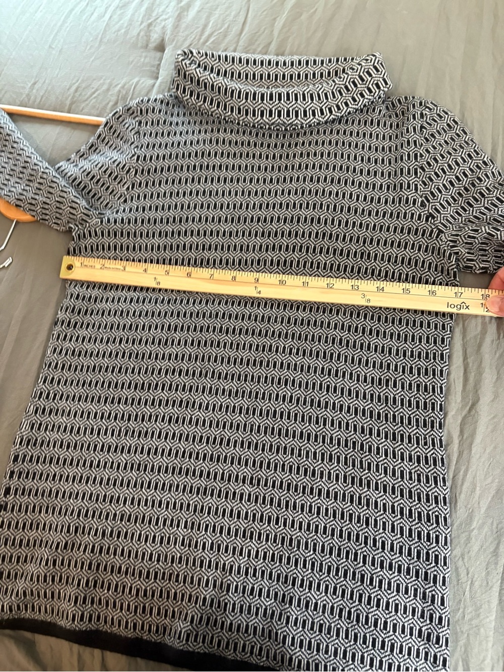 Talbots Pure Merino Wool Mock Neck Geometric Sweater. Size Small. - Picture 10 of 10